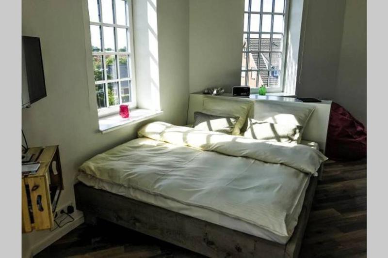 One-Bedroom Apartment image 2