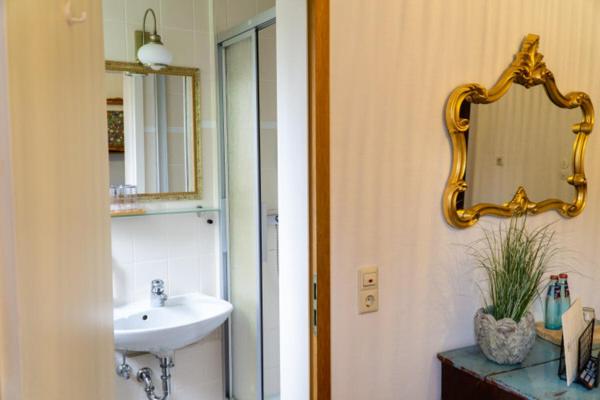 Standard Double Room image 2