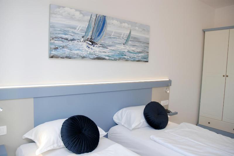 Deluxe Twin Room with Sea View image 1