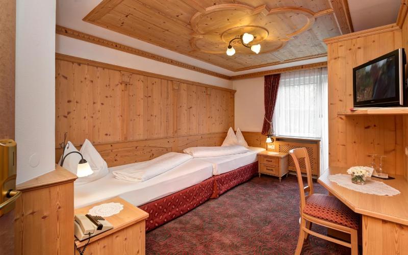 Small Double Room image 3