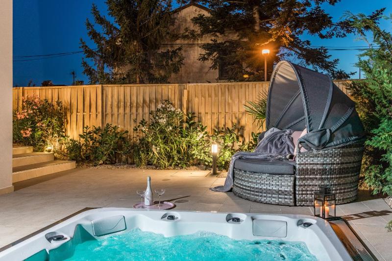 Villa Elena Deluxe mit Whirlpool und beheiztem Pool am Meer und wunderschönen Blick auf die Brijuni Inseln - image 50