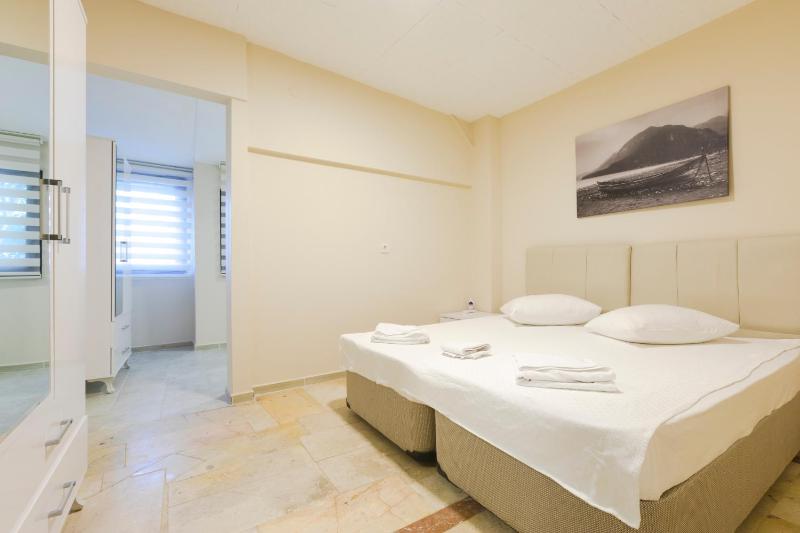 Triple Room with Sea View image 2