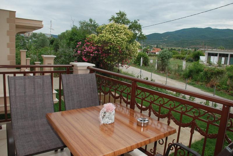 Deluxe Family Suite image 3