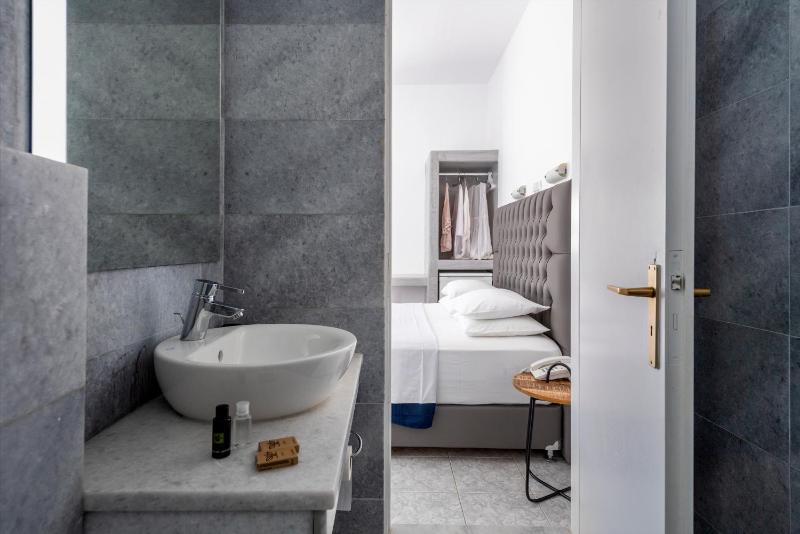 Double or Twin Room with Pool View image 4