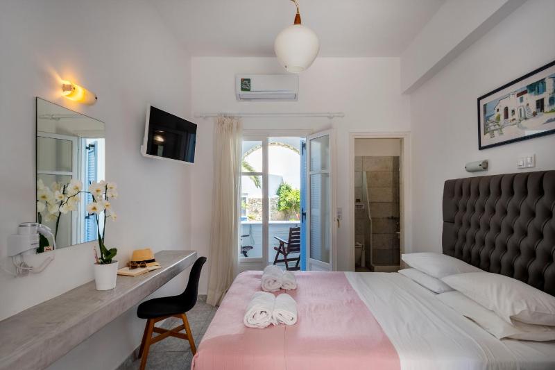 Double or Twin Room with Pool View image 1