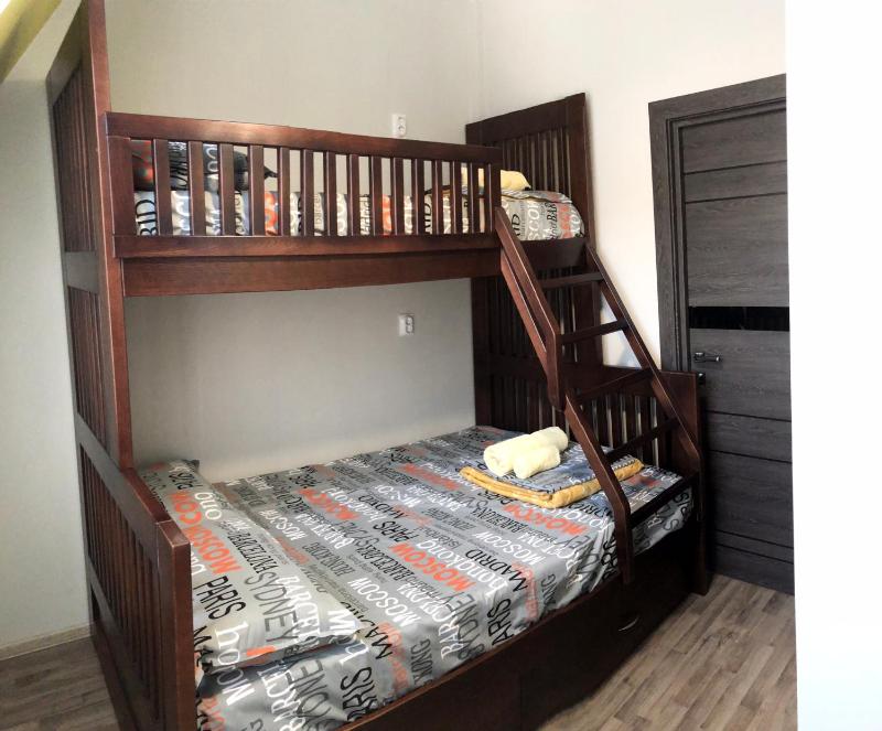 Deluxe Family Room image 3