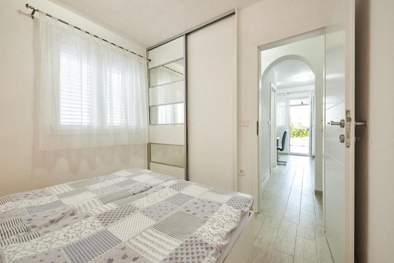 One-Bedroom Apartment with Terrace and Sea View image 3