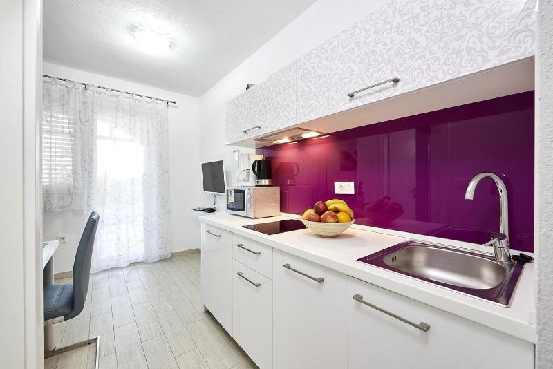 One-Bedroom Apartment with Terrace and Sea View image 2