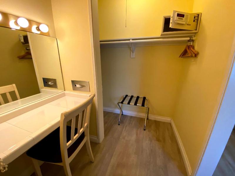Executive King Room image 3
