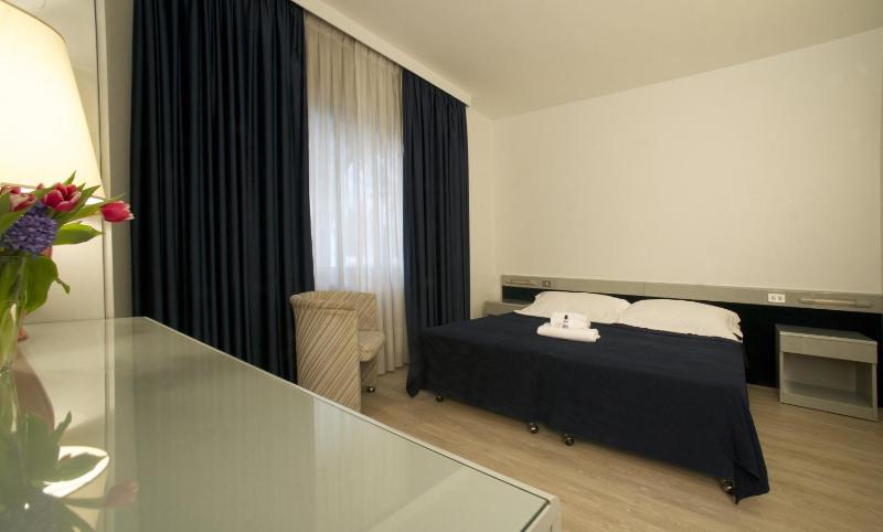 Club Hotel - image 16