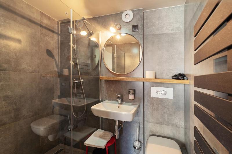 One-Bedroom Apartment with City View (4 Adults) image 3