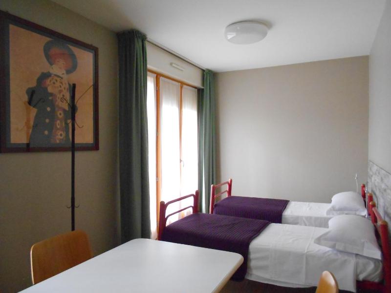 Quadruple Room with Private Bathroom image 4