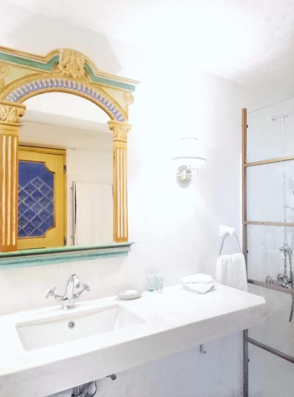 Double Room with Private Bathroom image 2