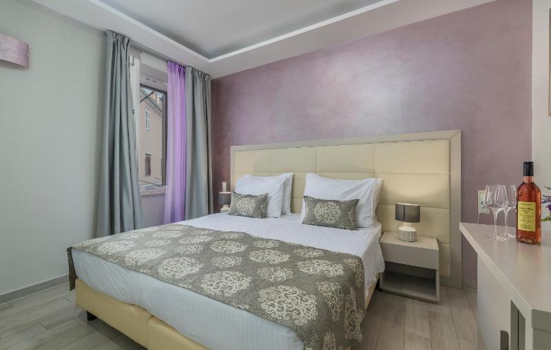 Premium Double Room image 3