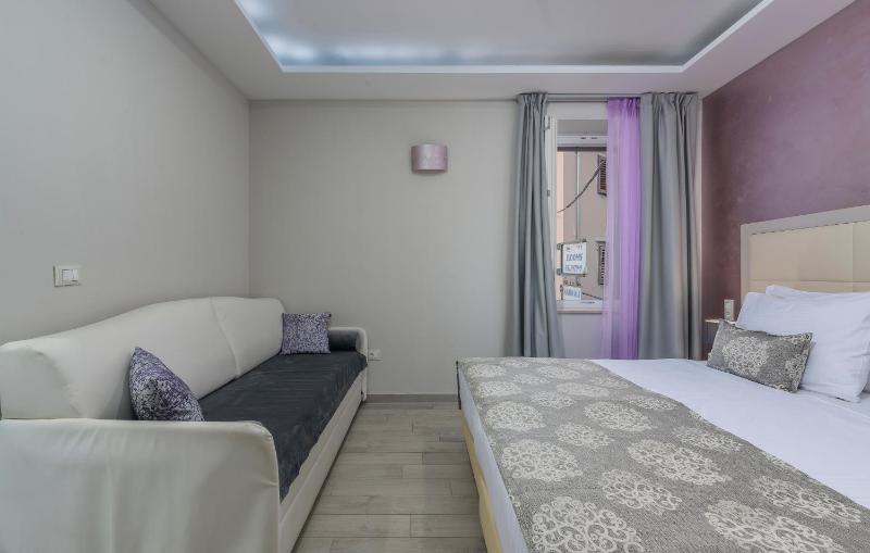 Premium Double Room image 2
