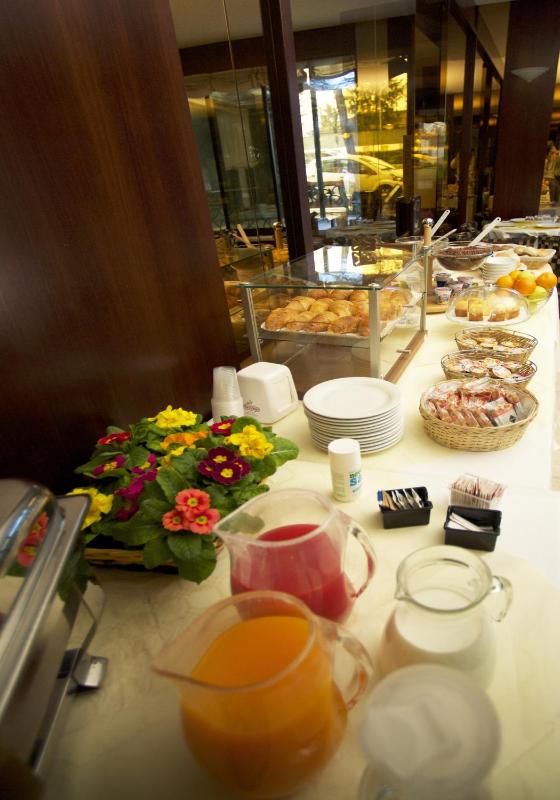 Club Hotel - image 8