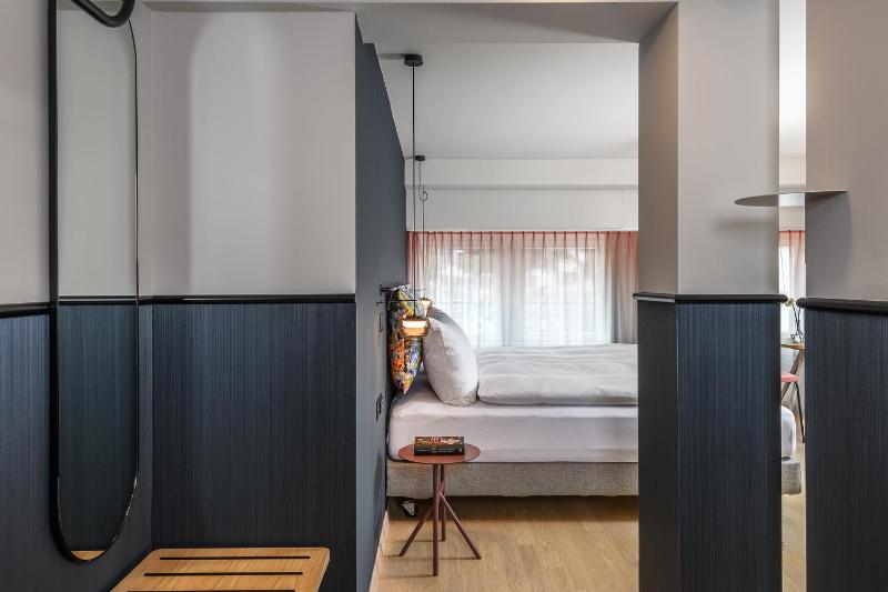 Standard Double Room image 3