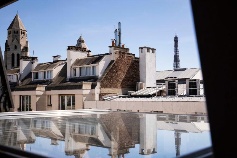 Deluxe Double or Twin Room image 1