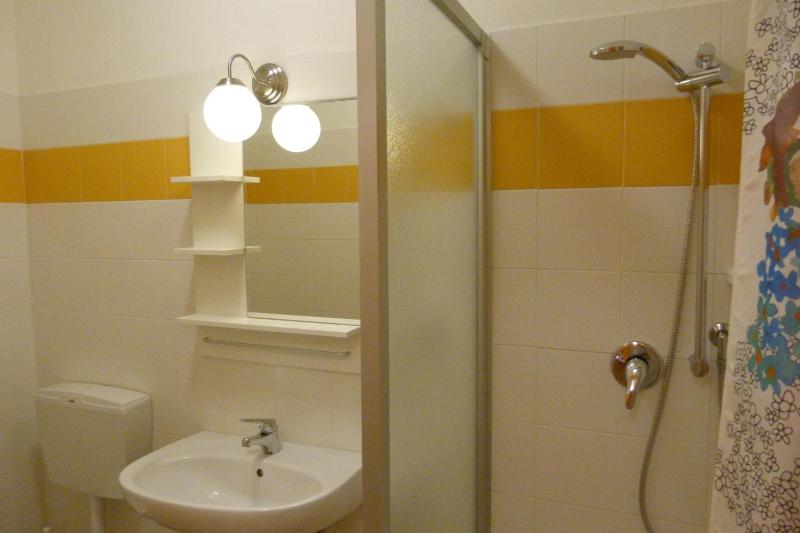 Single Room with Private External Bathroom image 3