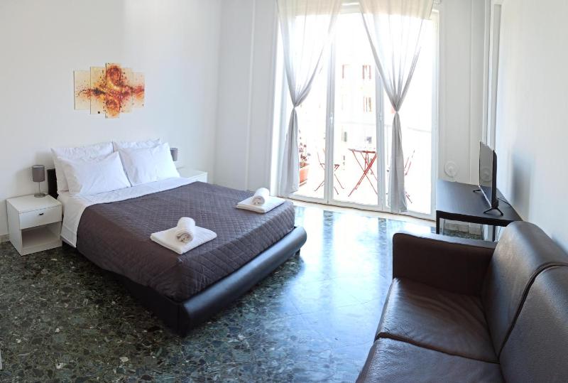 Double Room with Private Bathroom image 1