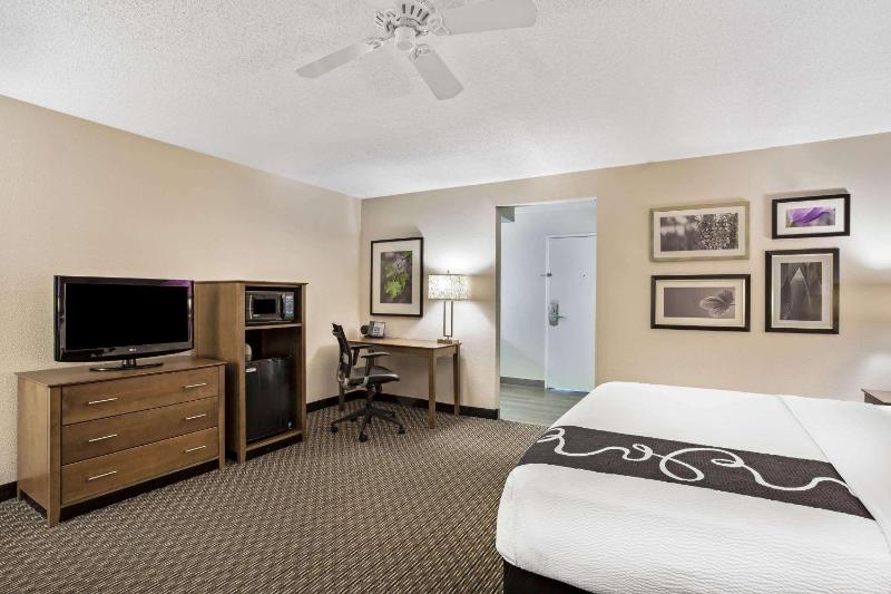 Executive King Room image 3