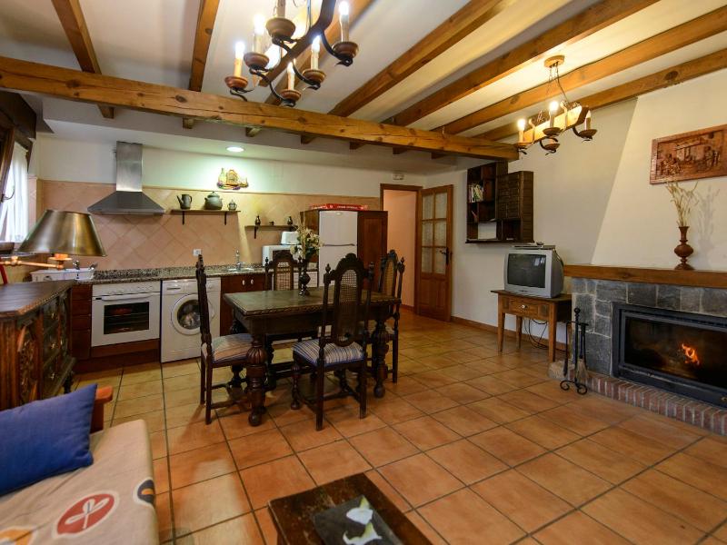 Two-Bedroom House image 4