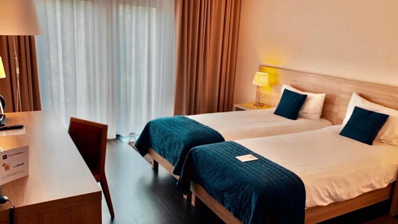 Twin Room with City View image 2