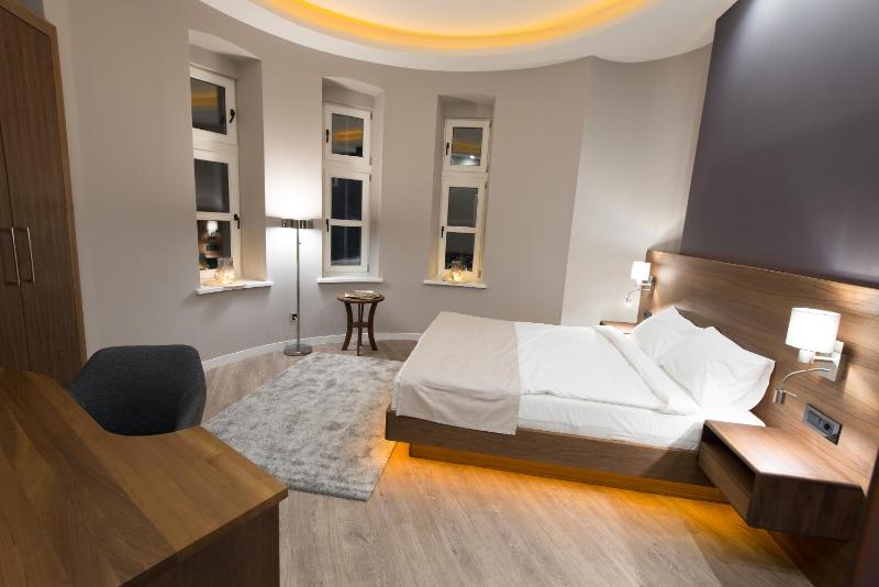 Deluxe Double Room image 2