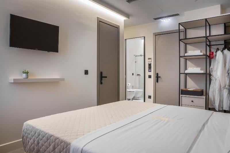 Standard Double Room image 2