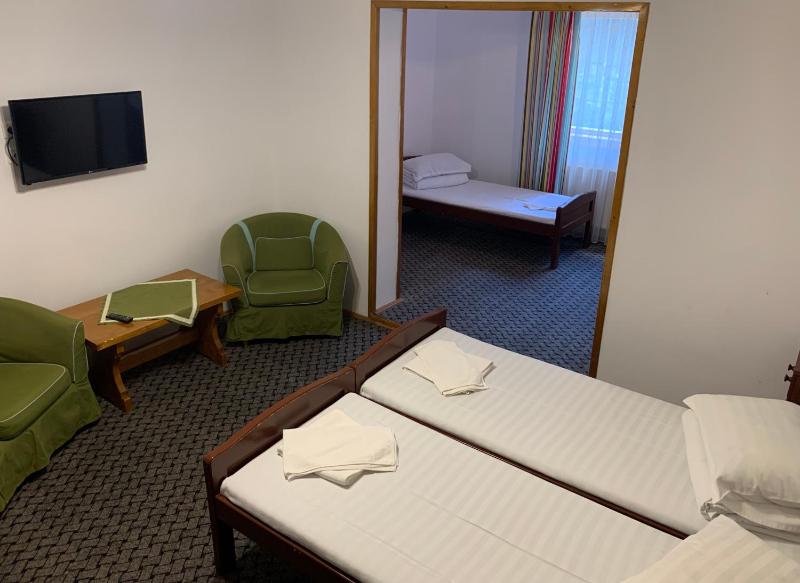 Standard Quadruple Room image 2