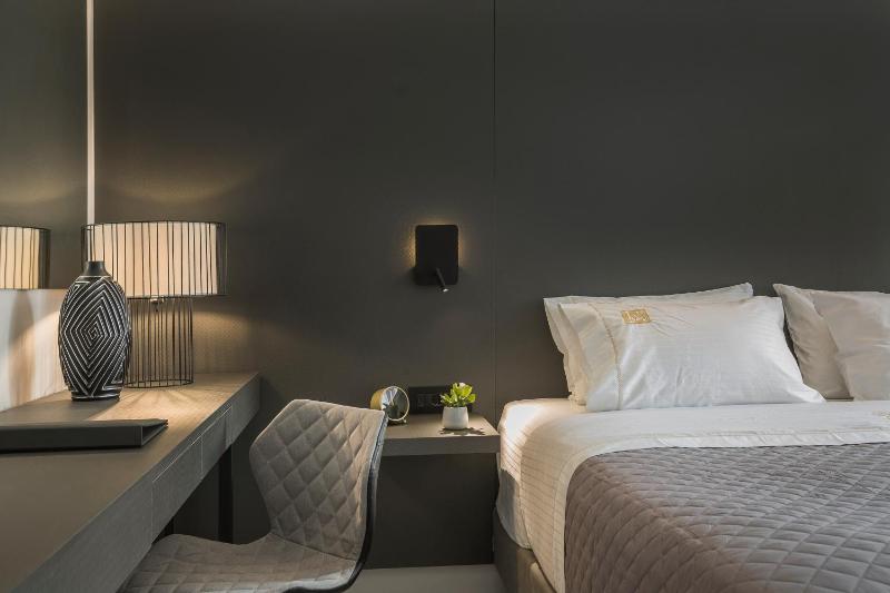Executive Suite image 3