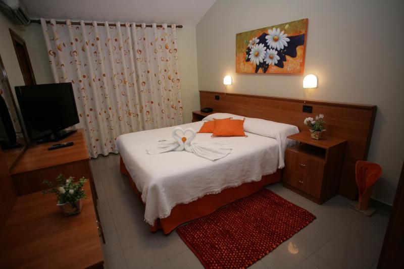 Double or Twin Room image 2