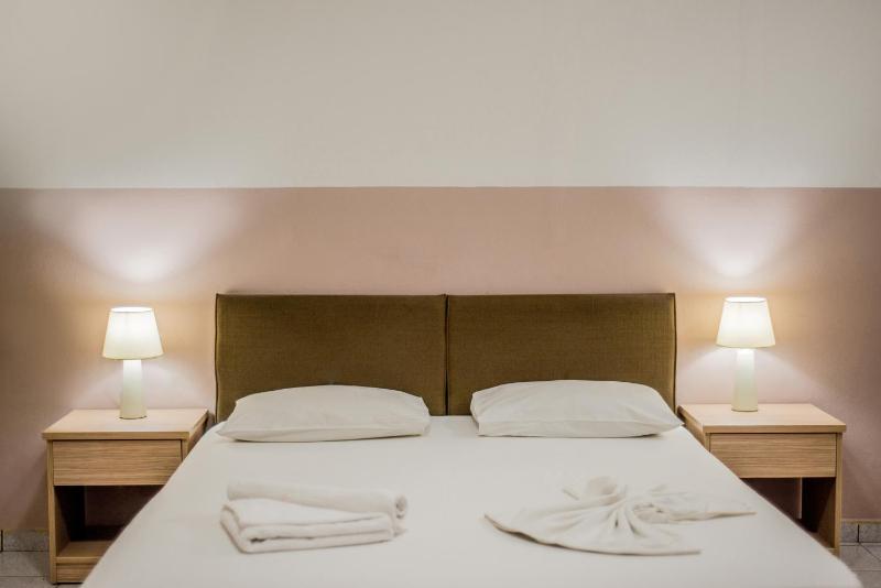 Standard Triple Room image 3
