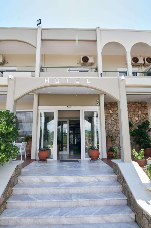 Plaza Hotel - image 3