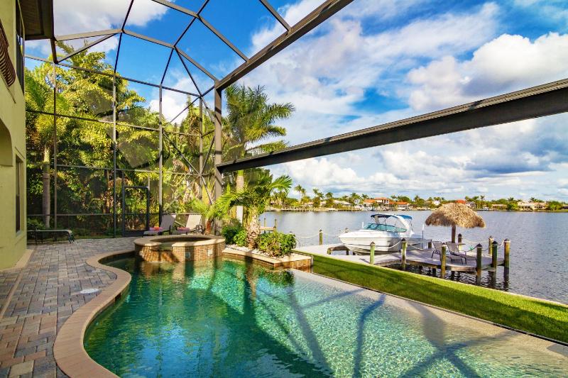 Tropical waterfront paradise with gulf access heated infinity pool and spa - Villa Southern Shores - image 15