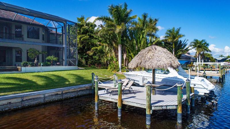 Tropical waterfront paradise with gulf access heated infinity pool and spa - Villa Southern Shores - image 5