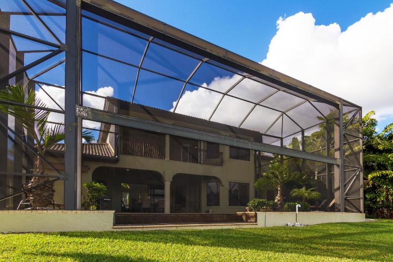 Tropical waterfront paradise with gulf access heated infinity pool and spa - Villa Southern Shores - image 21