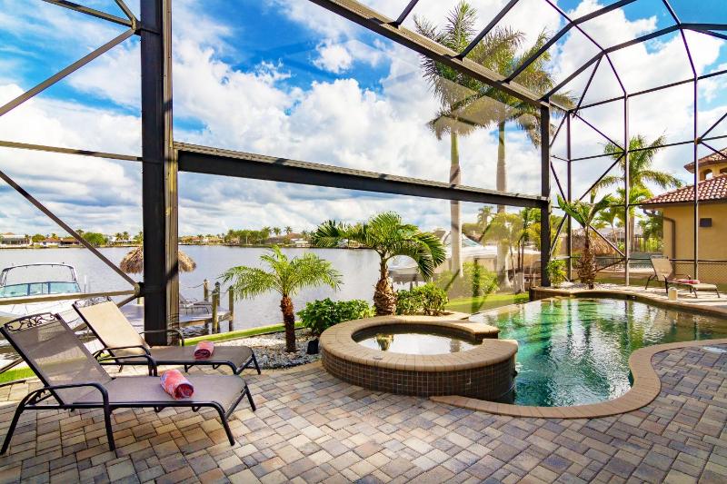Tropical waterfront paradise with gulf access heated infinity pool and spa - Villa Southern Shores - image 7