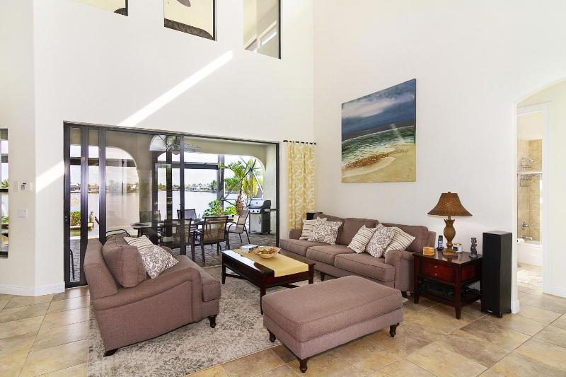 Tropical waterfront paradise with gulf access heated infinity pool and spa - Villa Southern Shores - image 11