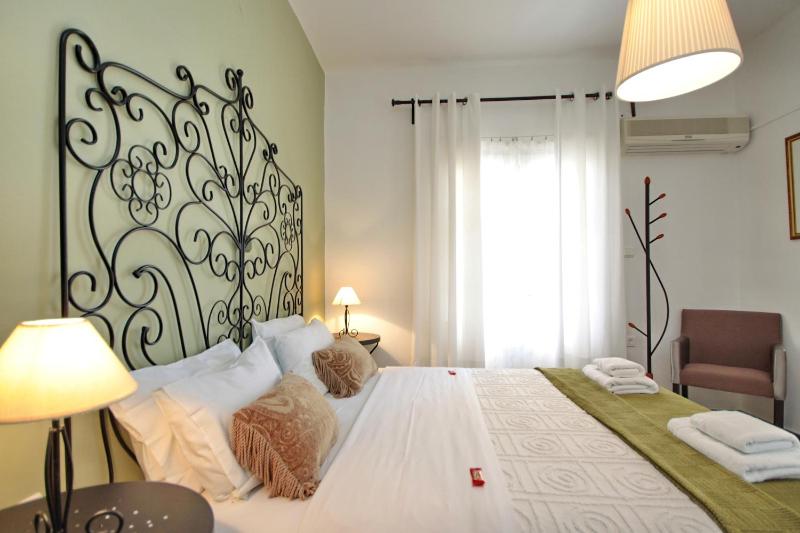 One-Bedroom Apartment image 4