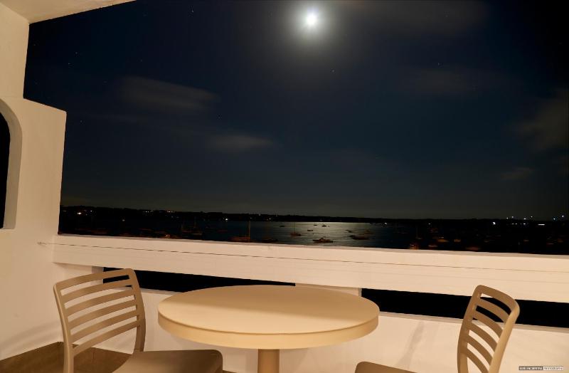 Studio with Sea View image 3