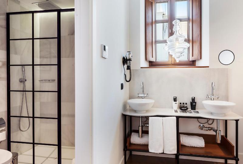 Executive Room  image 3