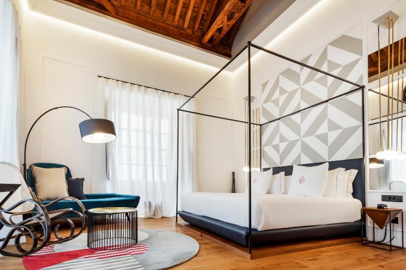 Executive Room  image 2