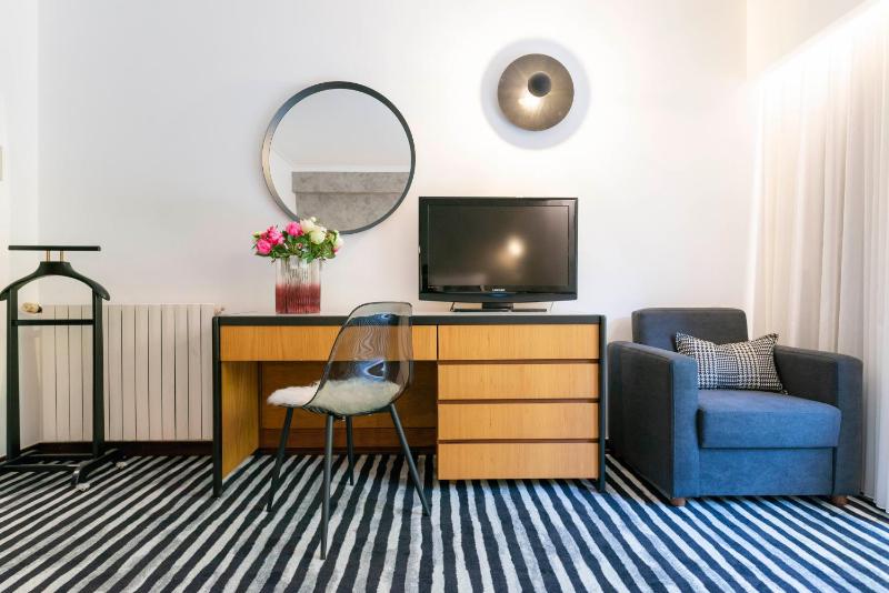 Triple Room (2 Adults + 1 Child) image 3