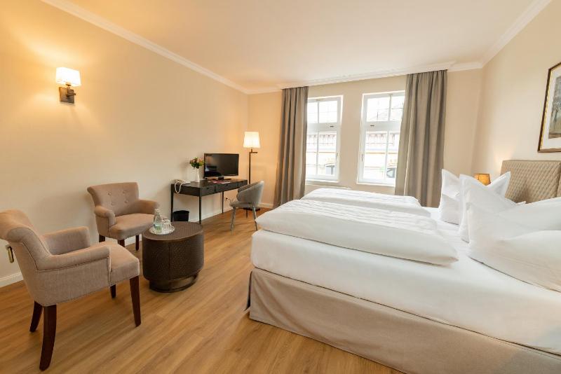 Superior Double Room image 4