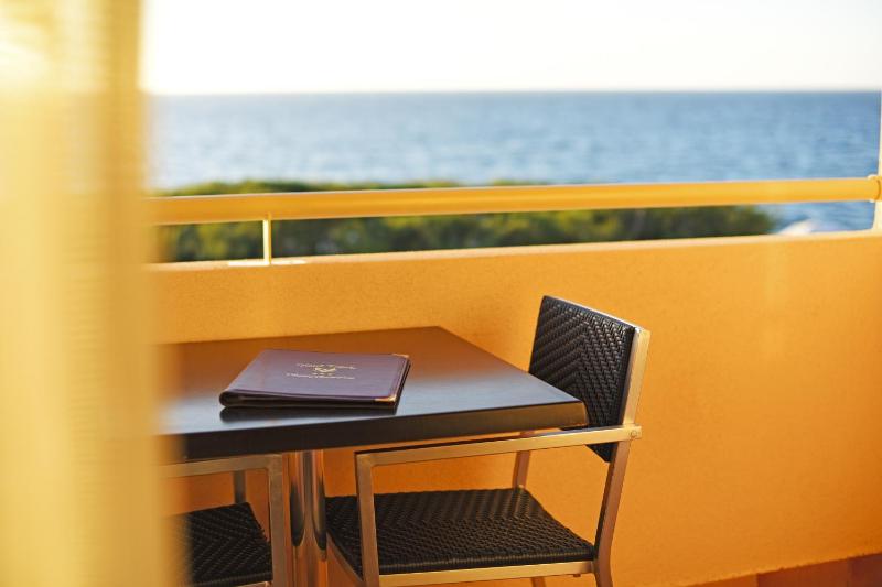 Standard Double Room with Sea View image 2