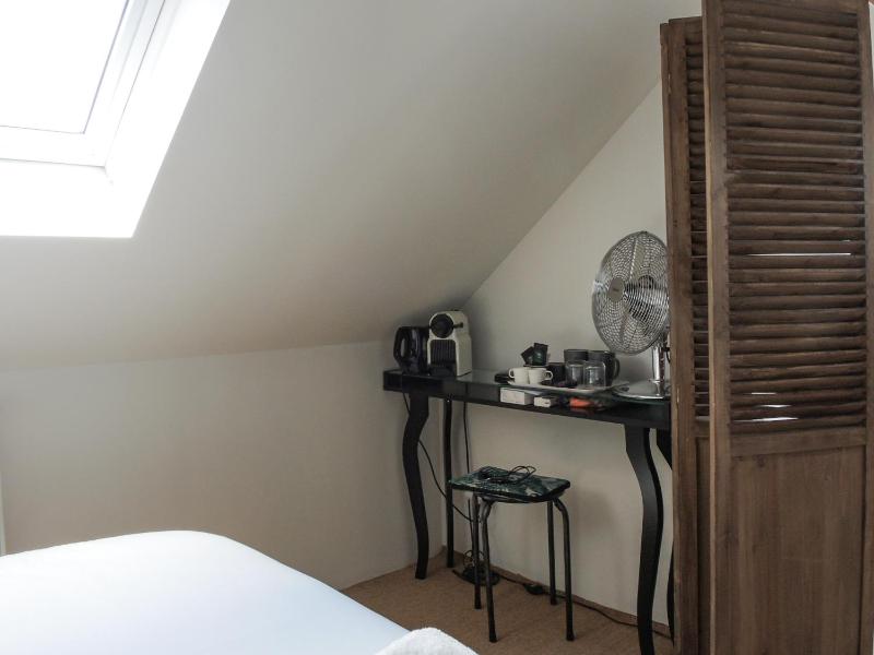 Double Room image 3