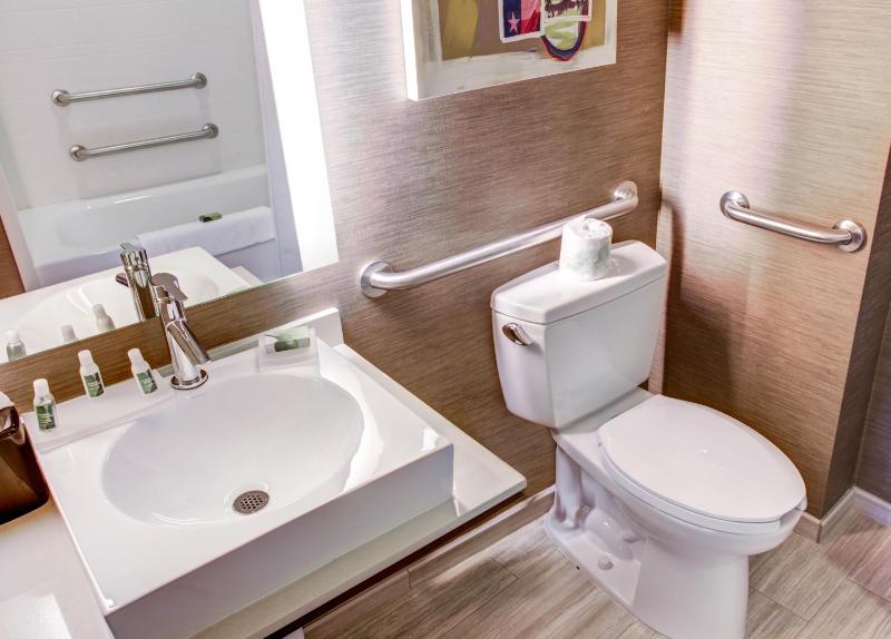 King Suite with Tub - Accessible/Non-Smoking image 2