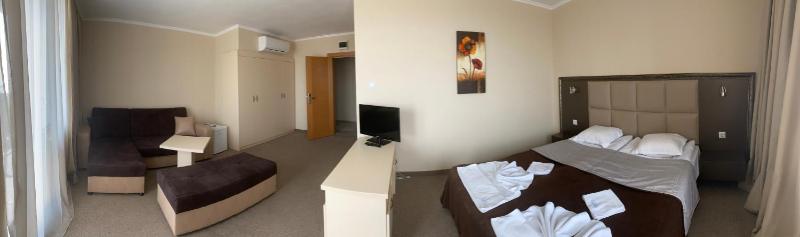 Junior Suite with Balcony (2 Adults + 2 Children)  image 2
