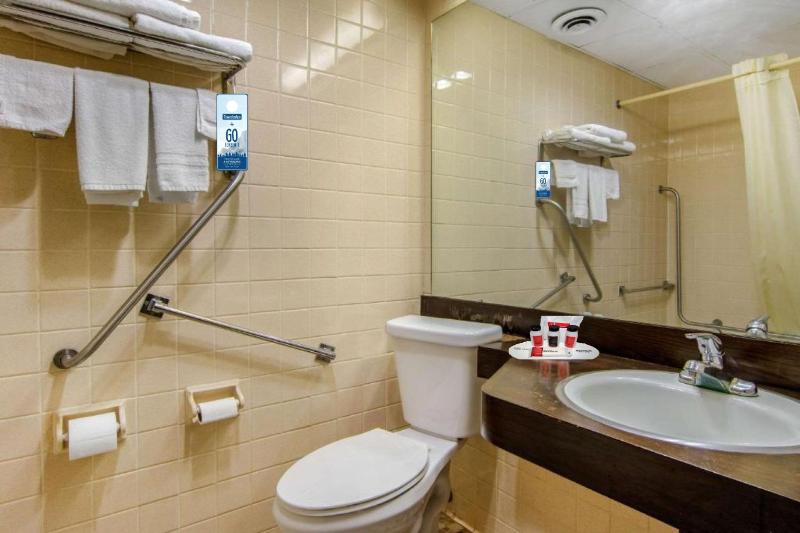 Double Room with Two Double Beds - Mobility Access/Non-Smoking image 2